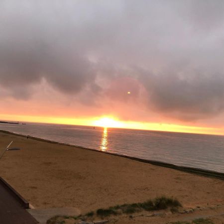 La Mouette Apartment Courseulles-sur-Mer Bagian luar foto