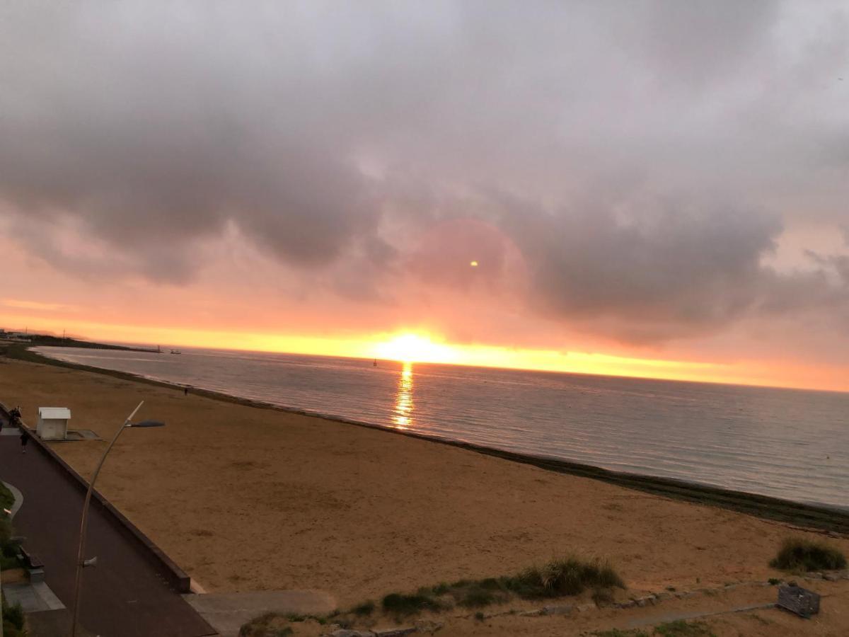 La Mouette Apartment Courseulles-sur-Mer Bagian luar foto